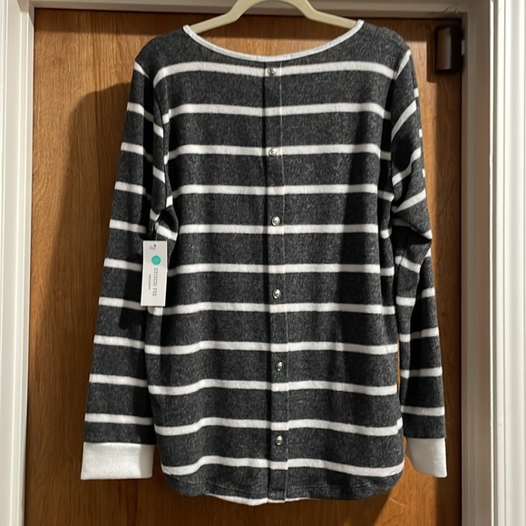 Kamie Button Back Brushed Knit Top XL. (False buttons) NWT - Picture 4 of 5